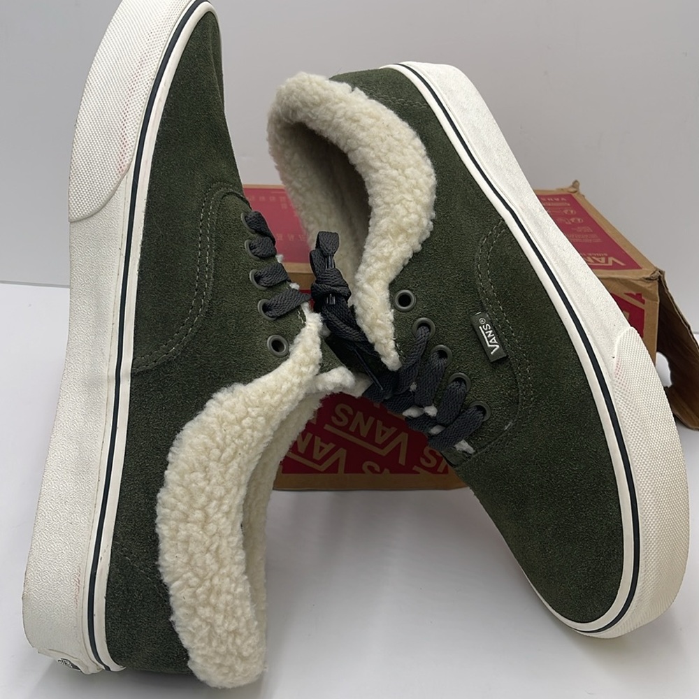 Vans WMNS Authentic Sherpa
Sherpa Grape Leaf
VN000CP4KCZ Green Sneakers - Picture 12 of 16